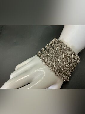 JENNIFER LOPEZ SILVER TONE BRAIDED CHAIN CRYSTAL TOGGLE BRACELET SIZE 7 OR 8
